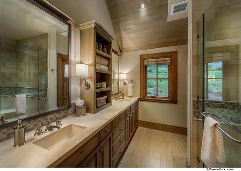 8710 Breakers Ct, Truckee, CA 96161 photo 5