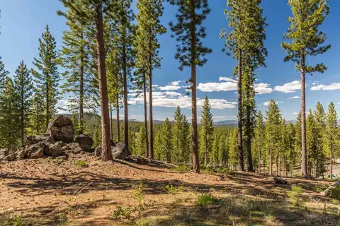 8112 Fallen Leaf Way, Truckee, CA 96161 photo 2