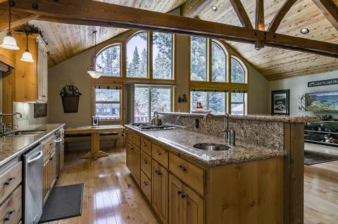 12745 Ski View Loop, Truckee, CA 96161 photo 5