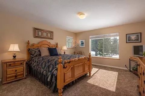 13086 Pinnacle Loop, Truckee, CA 96161 photo 8