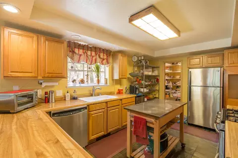 12710 Sierra Dr, Truckee, CA 96161 photo 6