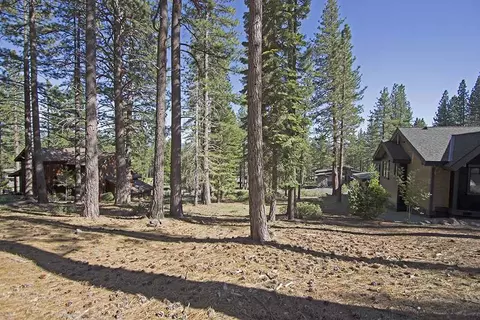 11470 Bottcher Loop, Truckee, CA 96161 photo 2