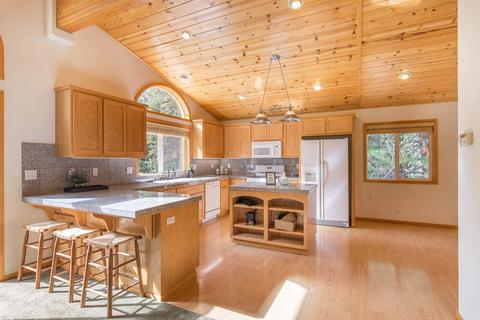 12146 Pine Forest Rd, Truckee, CA 96161 photo 4