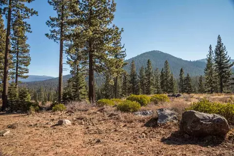 8119 Valhalla Dr, Truckee, CA 96161 photo 6