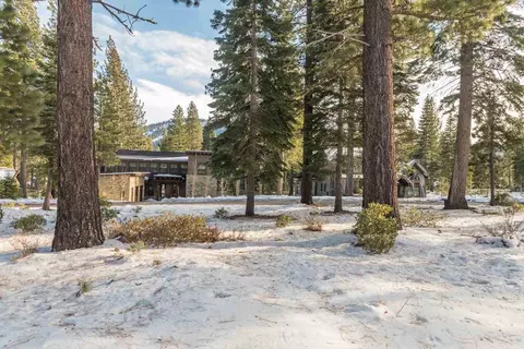 8301 Thunderbird Cir, Truckee, CA 96161 photo 2