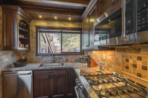6056 Bear Trap, Truckee, CA 96161 photo 6