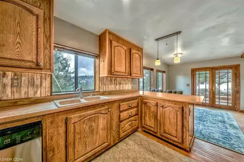 10145 Thomas Dr, Truckee, CA 96161 photo 9
