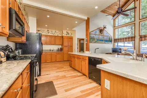 12837 Skiview Loop, Truckee, CA 96161 photo 9