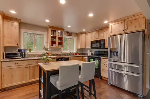 8725 River Rd, Truckee, CA 96161 photo 4