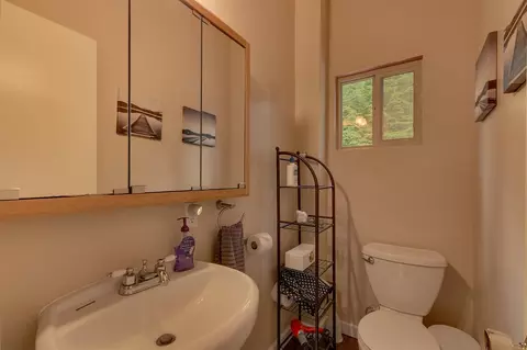 8725 River Rd, Truckee, CA 96161 photo 11