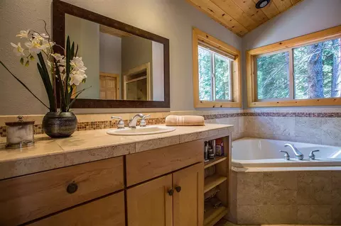 12600 Bernese Ln, Truckee, CA 96161 photo 12