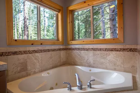 12600 Bernese Ln, Truckee, CA 96161 photo 11