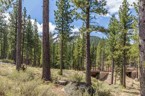 8285 Ehrman Dr, Truckee, CA 96161 photo 4