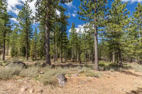 8285 Ehrman Dr, Truckee, CA 96161 photo 3