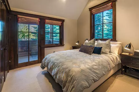 8730 Breakers Ct, Truckee, CA 96161 photo 15