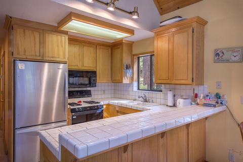 10335 Thomas Dr, Truckee, CA 96161 photo 6