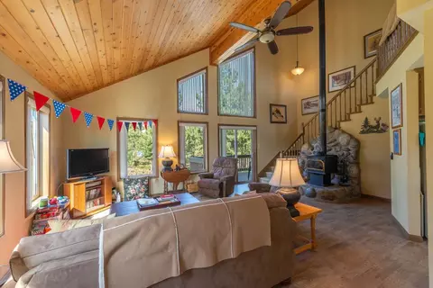 13058 Pinnacle Loop, Truckee, CA 96161 photo 3