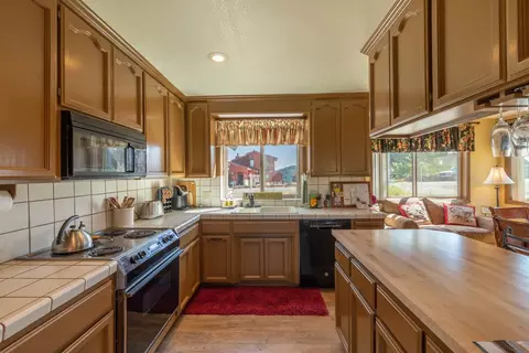 13058 Pinnacle Loop, Truckee, CA 96161 photo 8