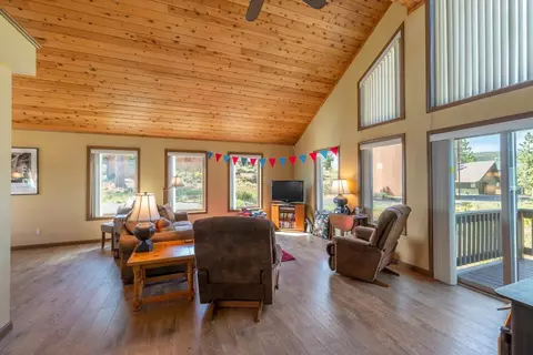 13058 Pinnacle Loop, Truckee, CA 96161 photo 2