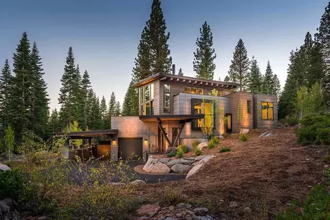 8303 Valhalla Dr, Truckee, CA 96161 photo 1