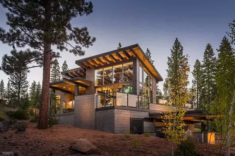 8303 Valhalla Dr, Truckee, CA 96161 photo 2