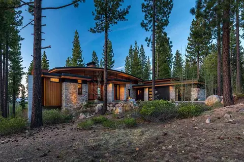 8237 Ehrman Dr, Truckee, CA 96161 photo 2