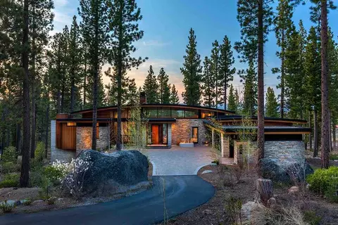 8237 Ehrman Dr, Truckee, CA 96161 photo 1