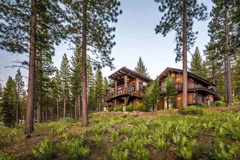 8137 Fallen Leaf Way, Truckee, CA 96161 photo 2
