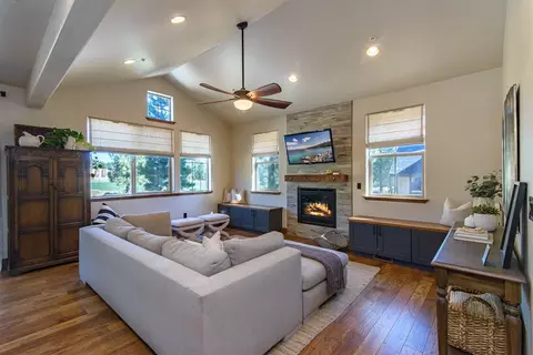 11382 Saddleback Dr, Truckee, CA 96161 photo 4