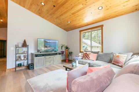 12121 E Sierra Dr, Truckee, CA 96161 photo 4