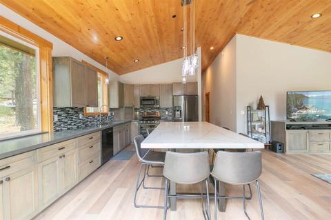 12121 E Sierra Dr, Truckee, CA 96161 photo 9