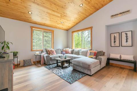 12121 E Sierra Dr, Truckee, CA 96161 photo 3