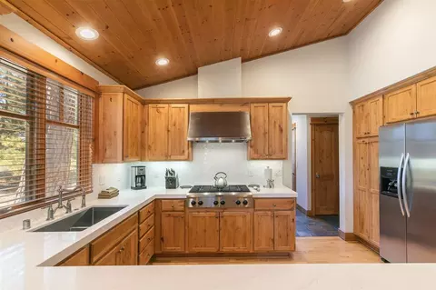 12157 Lookout Loop, Truckee, CA 96161 photo 9