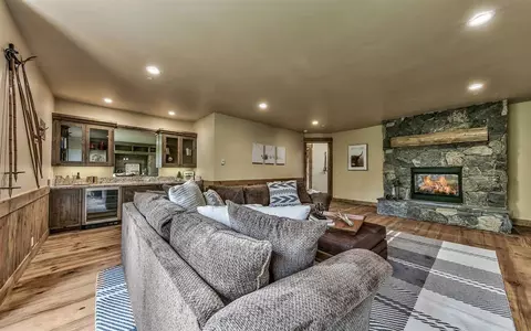 2110 Eagle Feather Ct, Truckee, CA 96161 photo 11