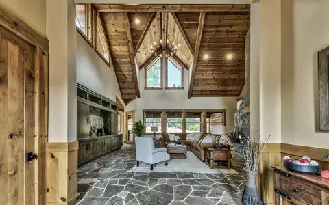 2110 Eagle Feather Ct, Truckee, CA 96161 photo 2