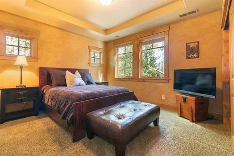 11521 Bottcher Loop, Truckee, CA 96161 photo 16