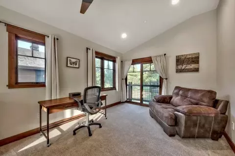 10175 Annies Loop, Truckee, CA 96161 photo 17