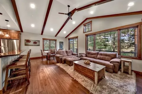 10175 Annies Loop, Truckee, CA 96161 photo 7