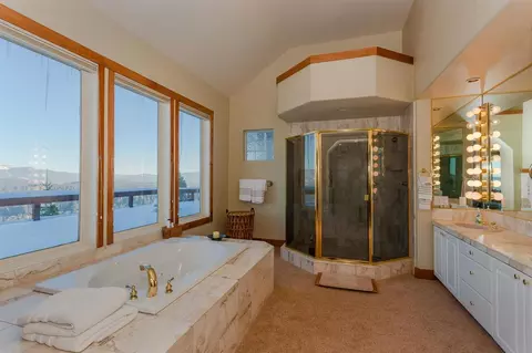 12895 Pinnacle Loop, Truckee, CA 96161 photo 8