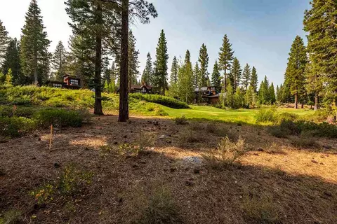 8740 Breakers Ct, Truckee, CA 96161 photo 3