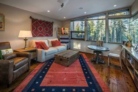 8755 Breakers Ct, Truckee, CA 96161 photo 12