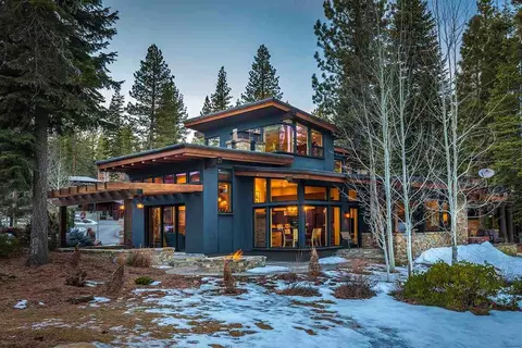 8755 Breakers Ct, Truckee, CA 96161 photo 2