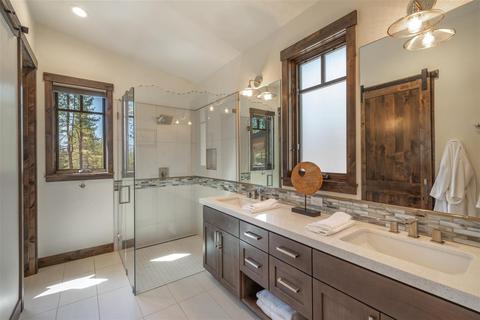 11490 Bottcher Loop, Truckee, CA 96161 photo 16