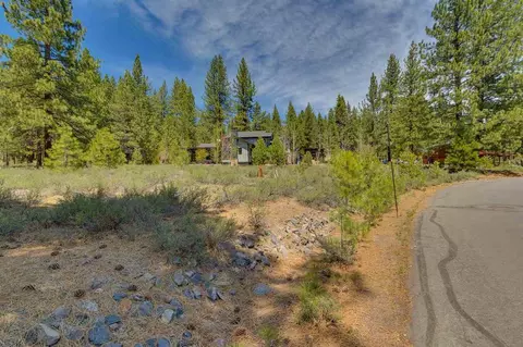 11670 Bottcher Loop, Truckee, CA 96161 photo 2