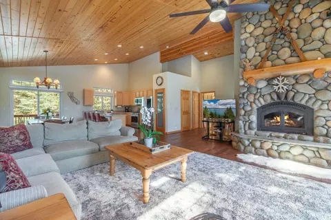 12032 Bennett Flat Rd, Truckee, CA 96161 photo 2
