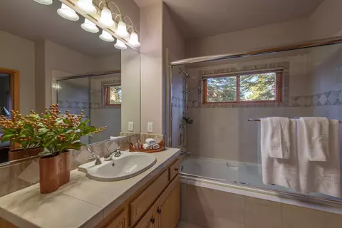 12963 Skislope Way, Truckee, CA 96161 photo 15