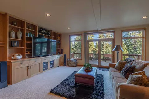 12963 Skislope Way, Truckee, CA 96161 photo 16