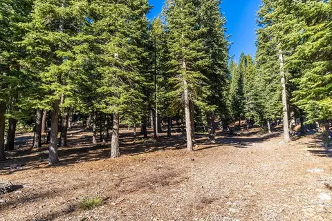 8331 Valhalla Dr, Truckee, CA 96161 photo 4