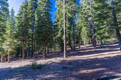 8331 Valhalla Dr, Truckee, CA 96161 photo 2