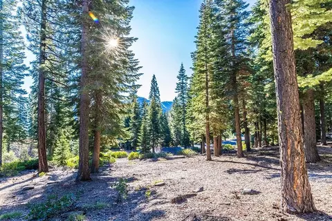 8331 Valhalla Dr, Truckee, CA 96161 photo 1